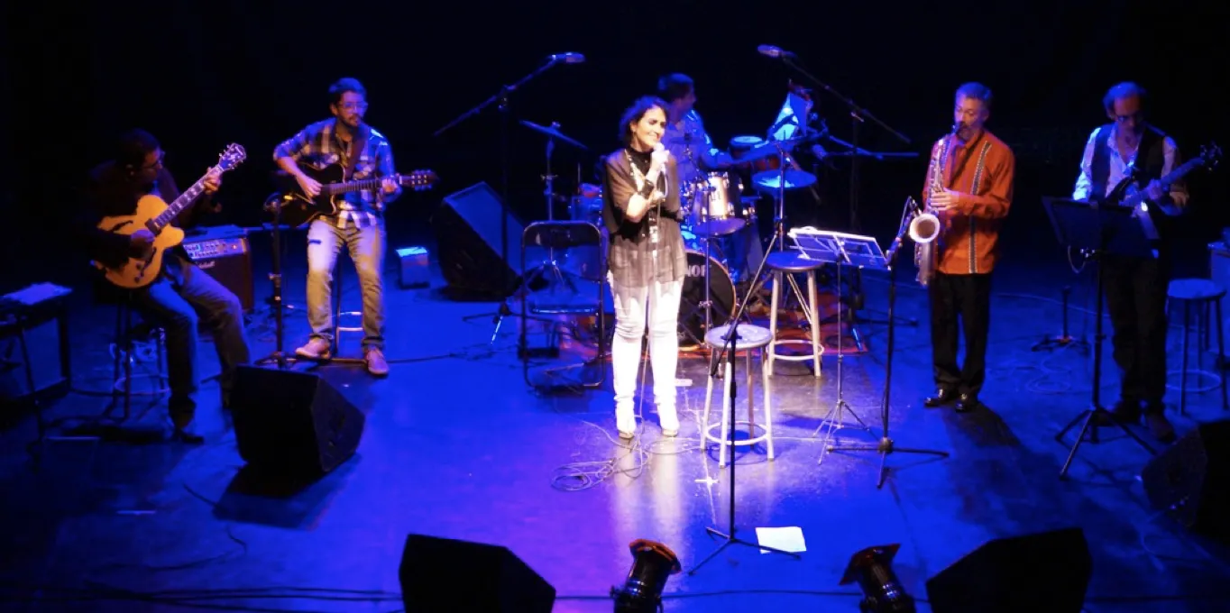 Vero Garay y banda en Teatro Oriente · Marea Alta